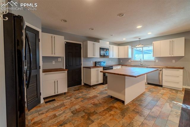 816 S Circle Drive, Colorado Springs, CO 80910