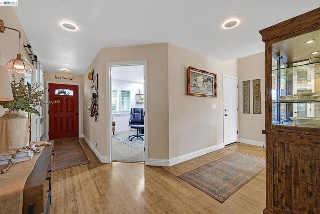 34515 Bentley Ct, Fremont, CA 94555