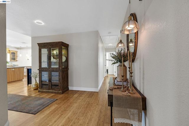 34515 Bentley Ct, Fremont, CA 94555