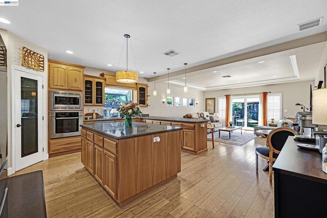34515 Bentley Ct, Fremont, CA 94555