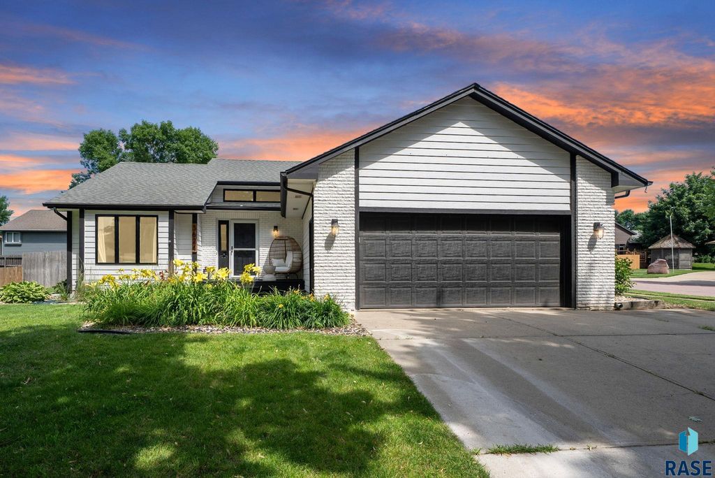 3624 S Matthew Dr Drive, Sioux Falls, SD 57103