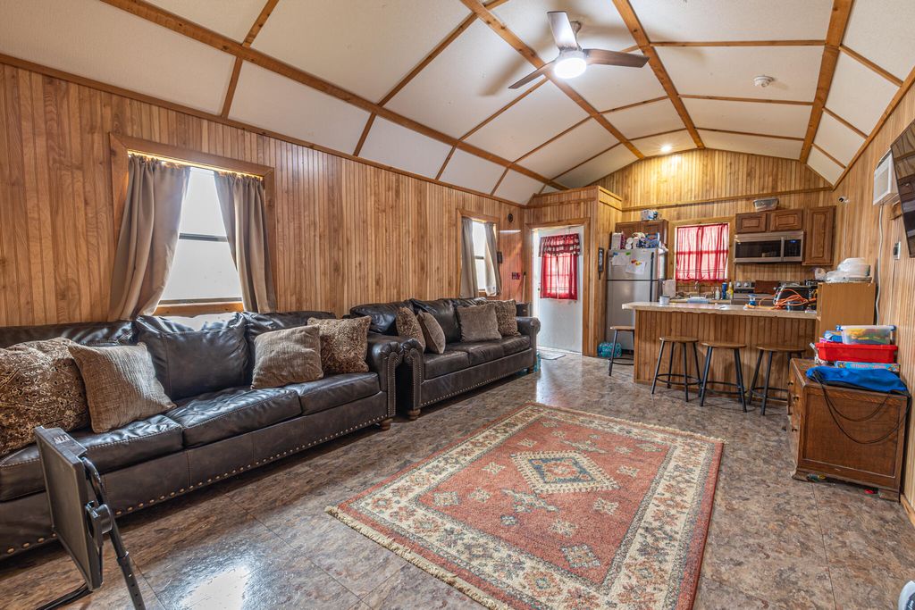Image 8 of property listing at 3499 Big Bear Run, Ozona, TX 76943