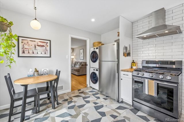 915 Newark Street, Aurora, CO 80010
