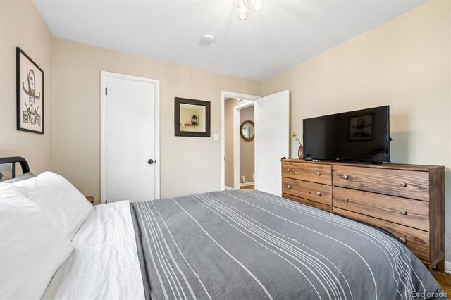 915 Newark Street, Aurora, CO 80010