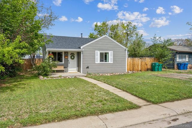 915 Newark Street, Aurora, CO 80010