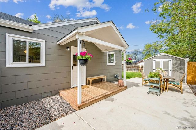915 Newark Street, Aurora, CO 80010