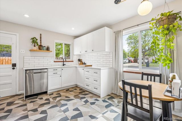 915 Newark Street, Aurora, CO 80010