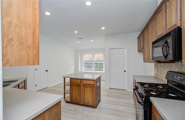 2030 Creek Shore Lane, Pearland, TX 77581