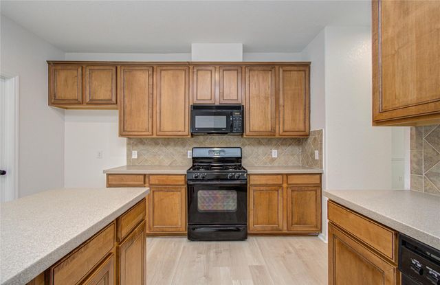 2030 Creek Shore Lane, Pearland, TX 77581