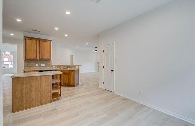 2030 Creek Shore Lane, Pearland, TX 77581