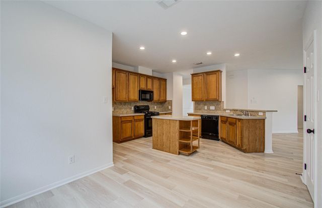 2030 Creek Shore Lane, Pearland, TX 77581