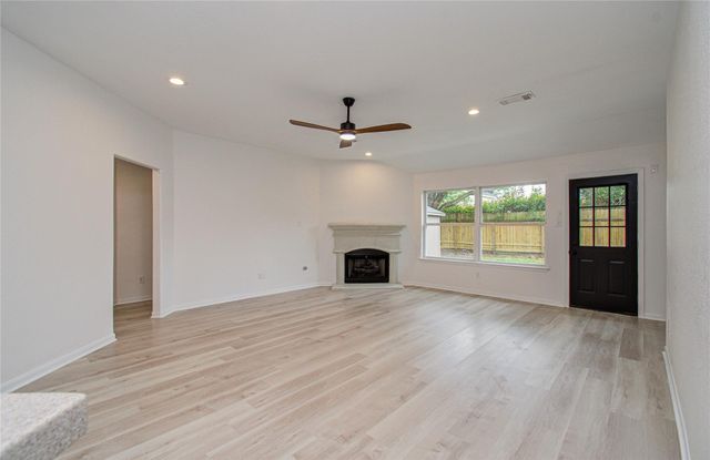 2030 Creek Shore Lane, Pearland, TX 77581