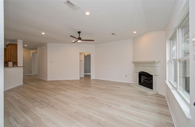 2030 Creek Shore Lane, Pearland, TX 77581