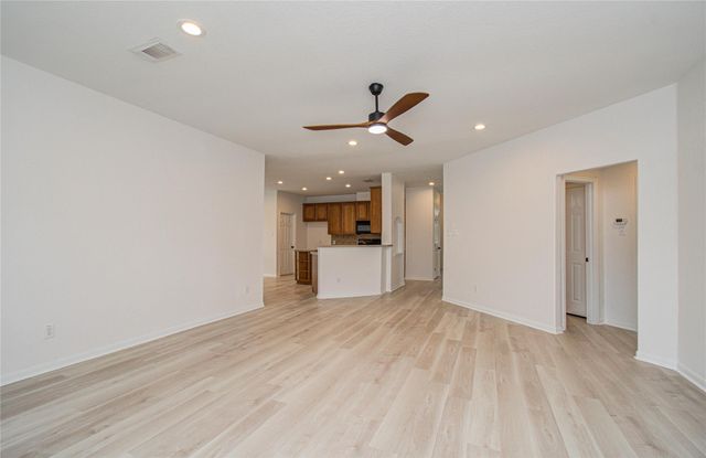 2030 Creek Shore Lane, Pearland, TX 77581