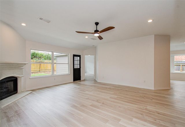 2030 Creek Shore Lane, Pearland, TX 77581