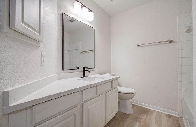 2030 Creek Shore Lane, Pearland, TX 77581