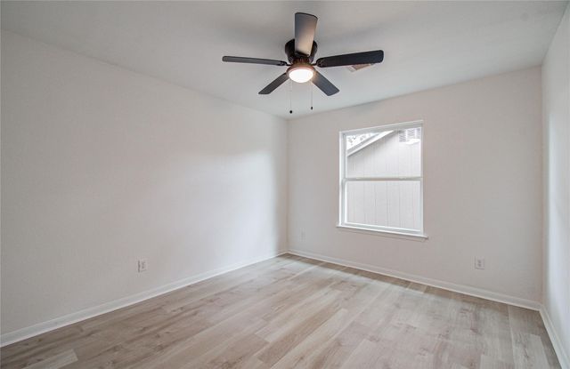 2030 Creek Shore Lane, Pearland, TX 77581