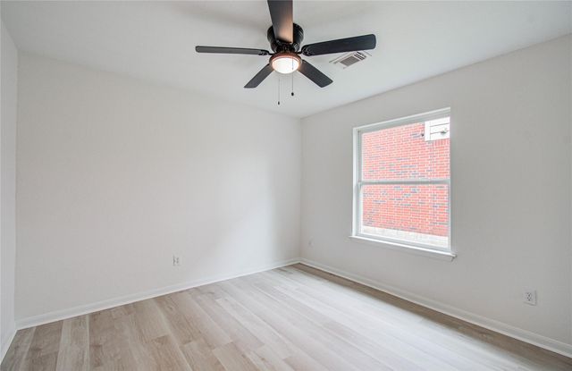 2030 Creek Shore Lane, Pearland, TX 77581