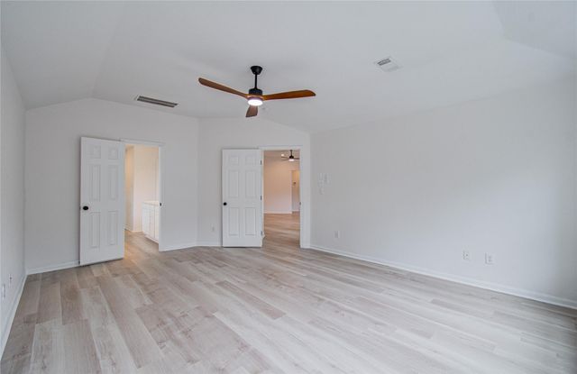 2030 Creek Shore Lane, Pearland, TX 77581