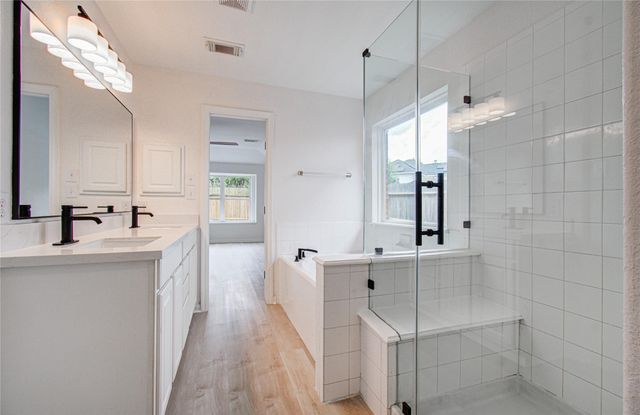 2030 Creek Shore Lane, Pearland, TX 77581