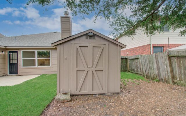 2030 Creek Shore Lane, Pearland, TX 77581