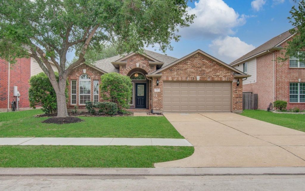 2030 Creek Shore Lane, Pearland, TX 77581