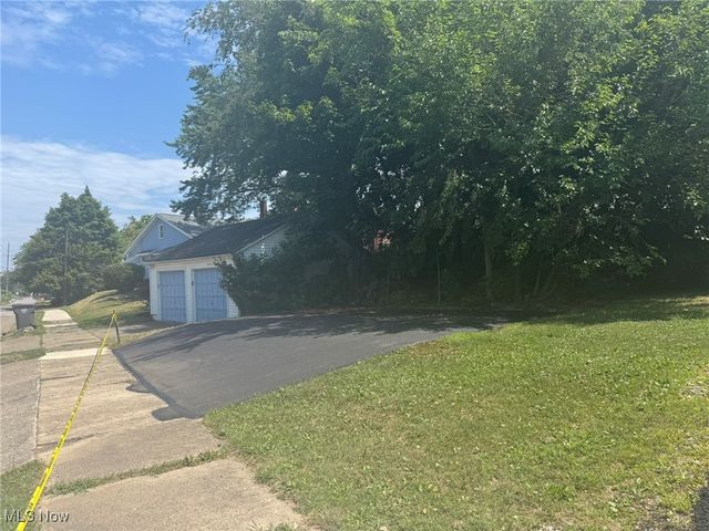 102 E Boston Avenue, Youngstown, OH 44507