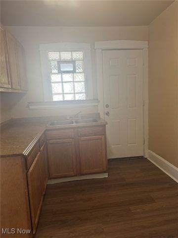 102 E Boston Avenue, Youngstown, OH 44507