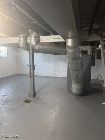 102 E Boston Avenue, Youngstown, OH 44507