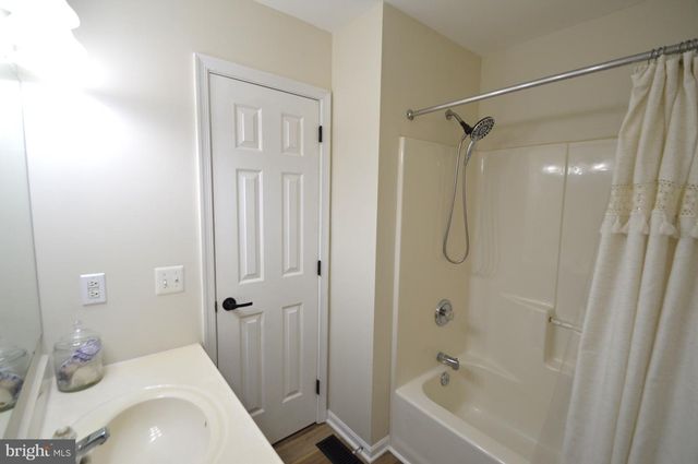 138 CREEKSIDE CT, Newark, DE 19702