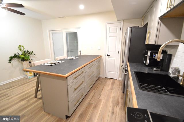 138 CREEKSIDE CT, Newark, DE 19702