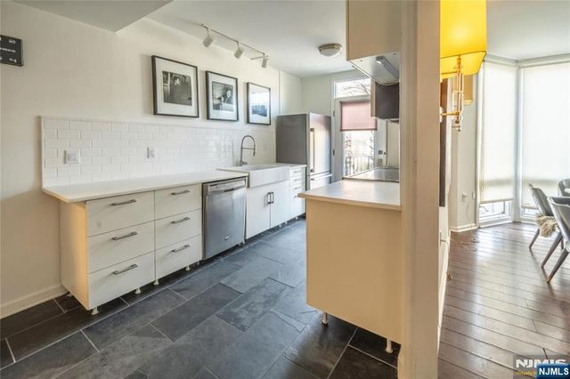 130 Kensington Drive, Fort Lee, NJ 07024
