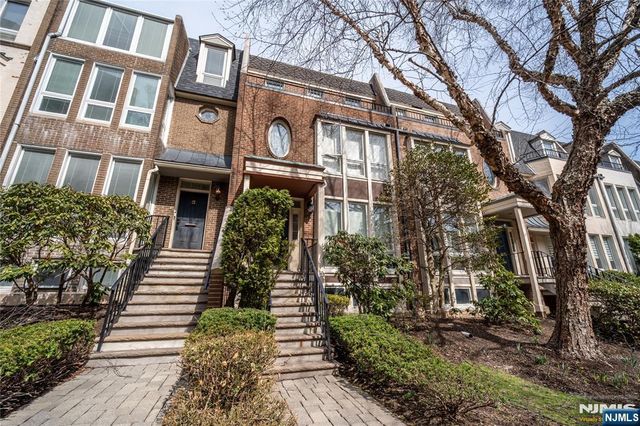 130 Kensington Drive, Fort Lee, NJ 07024
