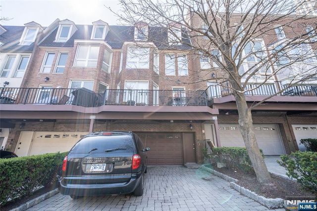 130 Kensington Drive, Fort Lee, NJ 07024