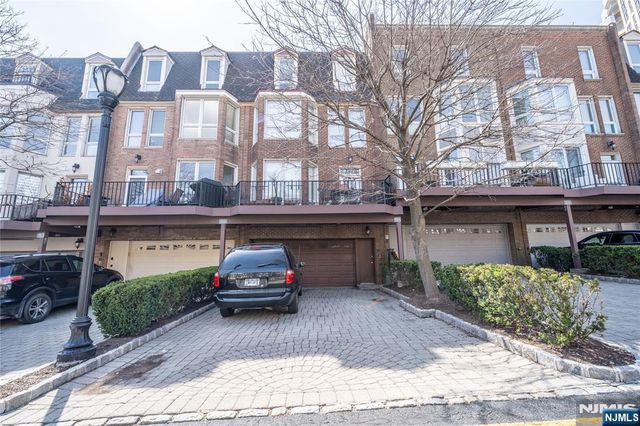 130 Kensington Drive, Fort Lee, NJ 07024
