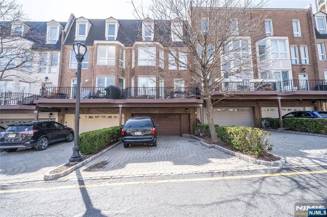 130 Kensington Drive, Fort Lee, NJ 07024