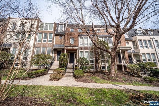 130 Kensington Drive, Fort Lee, NJ 07024