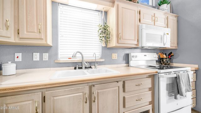 859 Aquamarine Drive, Apache Junction, AZ 85119