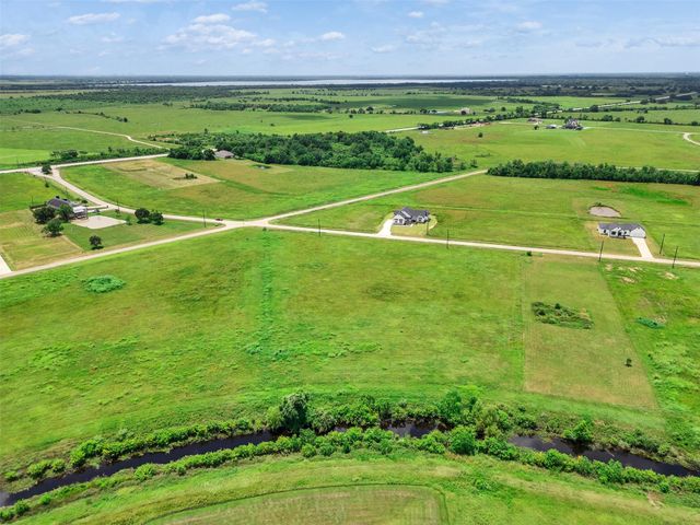 426 Chuckwagon Trail, Angleton, TX 77515