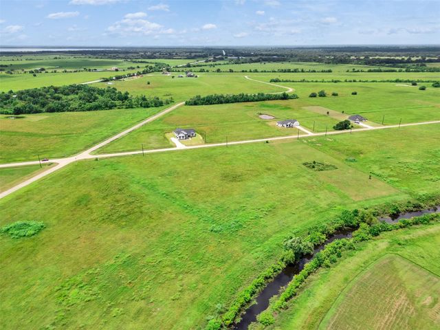 426 Chuckwagon Trail, Angleton, TX 77515