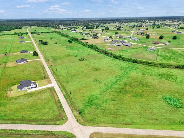 426 Chuckwagon Trail, Angleton, TX 77515