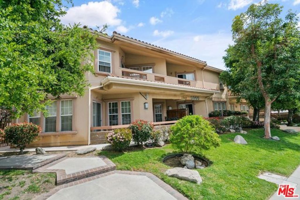 3960 Pennsylvania Avenue 108, La Crescenta, CA 91214