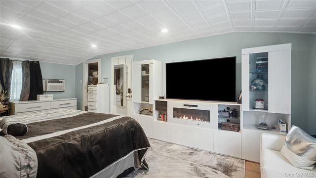 1634 N Gardiner Drive, Bay Shore, NY 11706