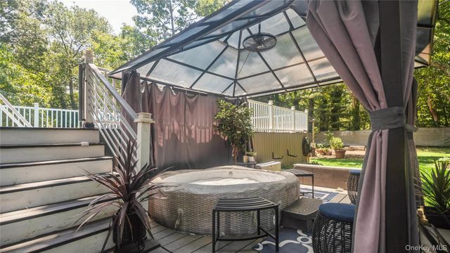 1634 N Gardiner Drive, Bay Shore, NY 11706