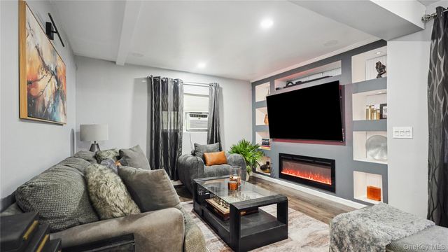 1634 N Gardiner Drive, Bay Shore, NY 11706