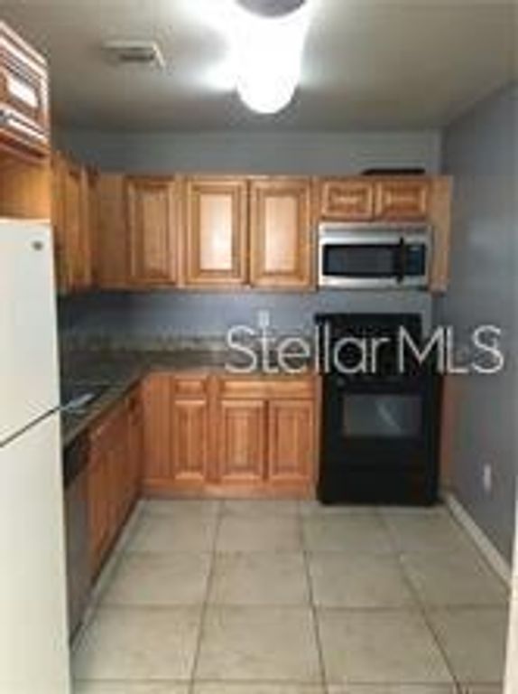 Image 6 of property listing at 3984 VERSAILLES DRIVE 3984C, Orlando, FL 32808