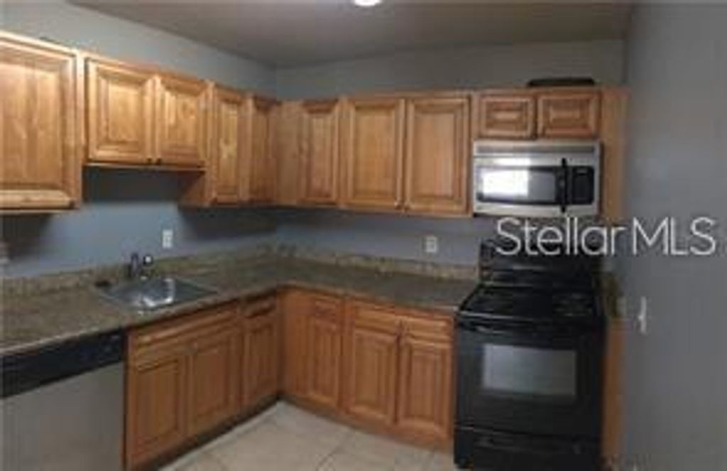 Image 7 of property listing at 3984 VERSAILLES DRIVE 3984C, Orlando, FL 32808