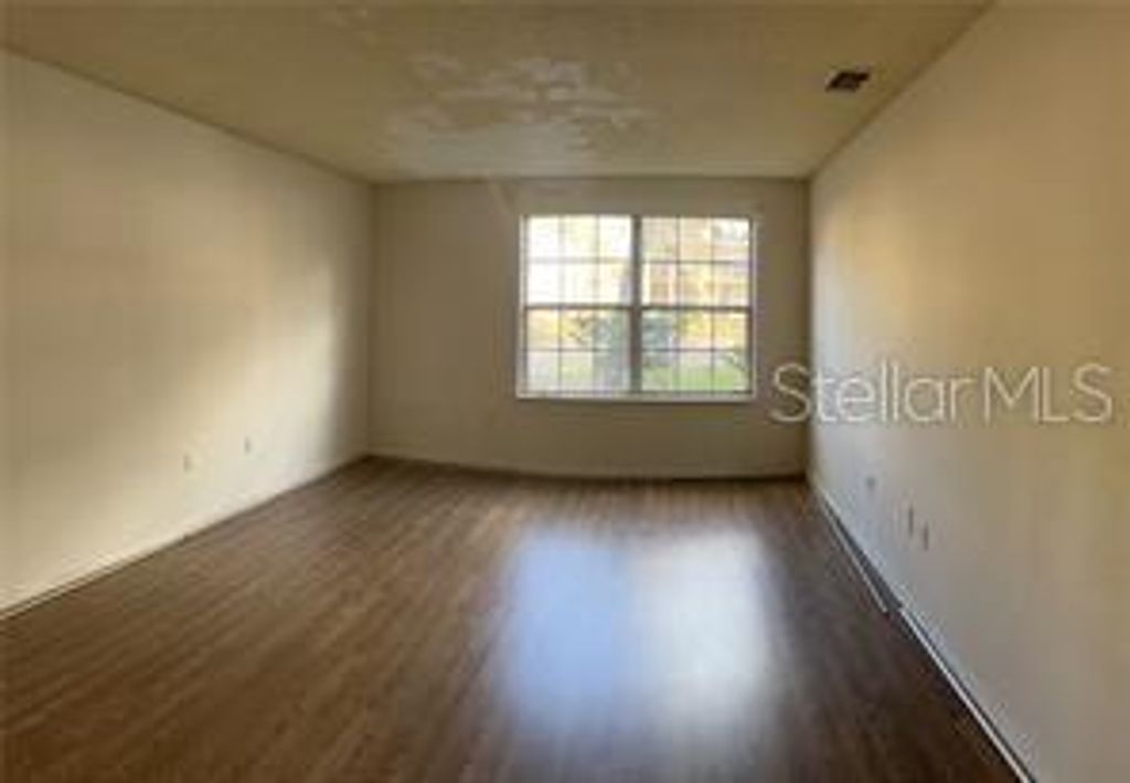 Image 9 of property listing at 3984 VERSAILLES DRIVE 3984C, Orlando, FL 32808