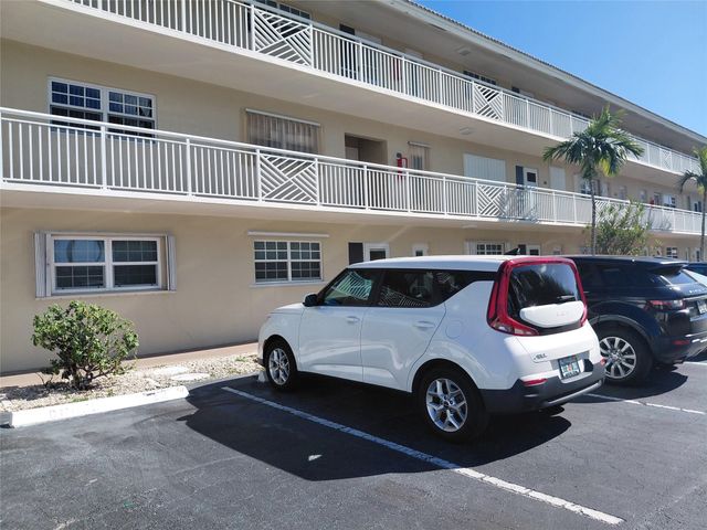 1951 NE 39th Street 127, Lighthouse Point, FL 33064