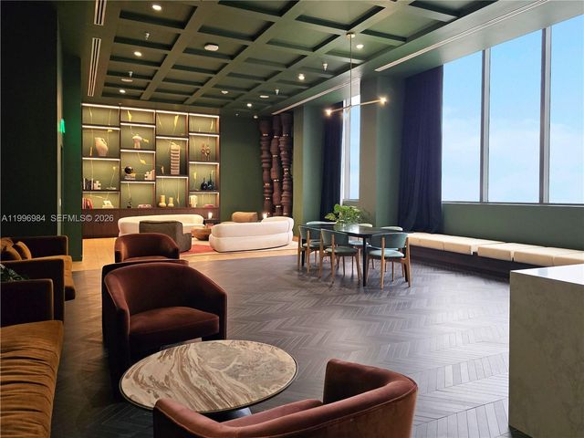 11 NE 6th St 2102, Miami, FL 33132